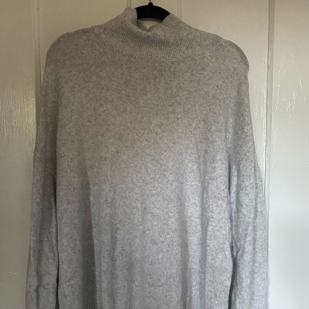 Abercrombie & Fitch Light Gray Turtleneck Sweater